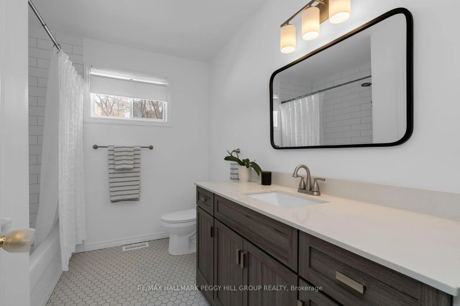 Photo 9 of 821 Birchwood Drive, Midland — HOMEH