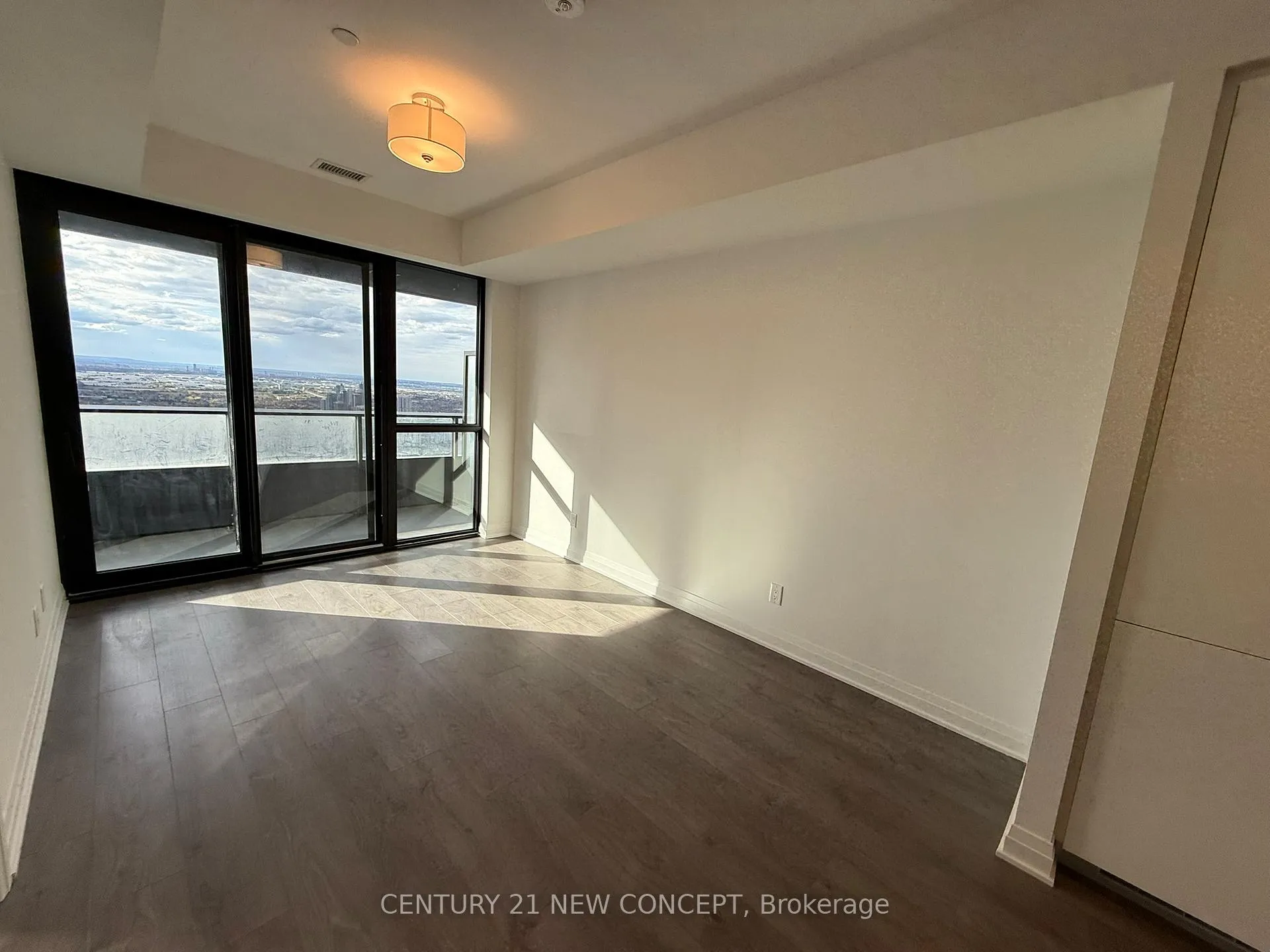 Photo 5 of Unit 5408, 4015 The Exchange, Mississauga, City Centre — HOMEH