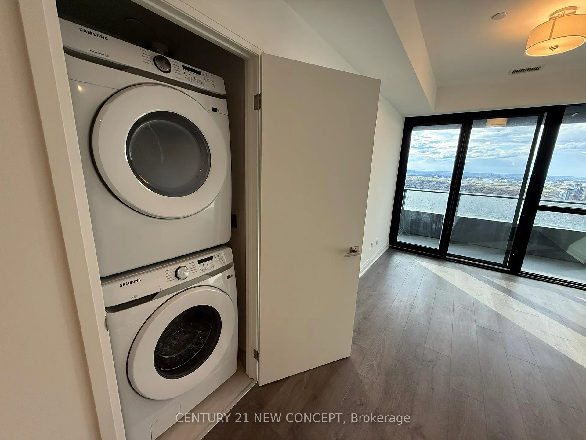 Photo 10 of Unit 5408, 4015 The Exchange, Mississauga, City Centre — HOMEH