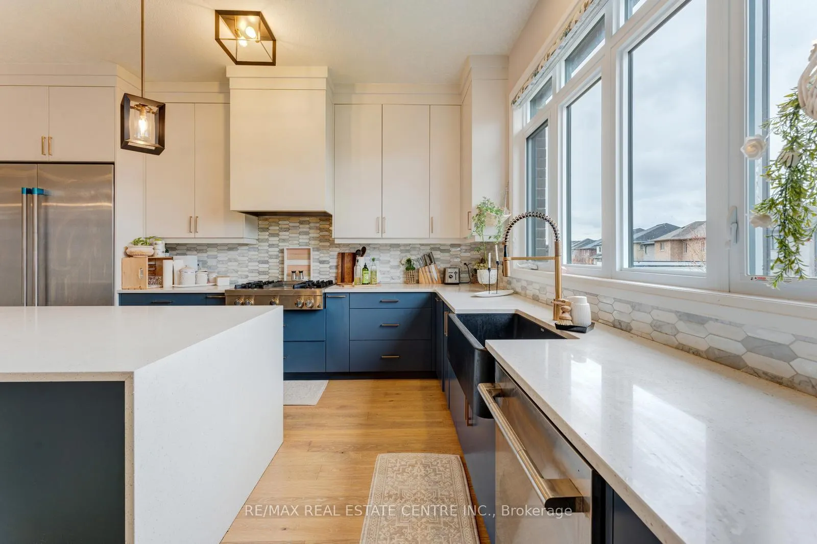 Photo 9 of 94 Pondcliffe Drive, Kitchener, Doon South — HOMEH