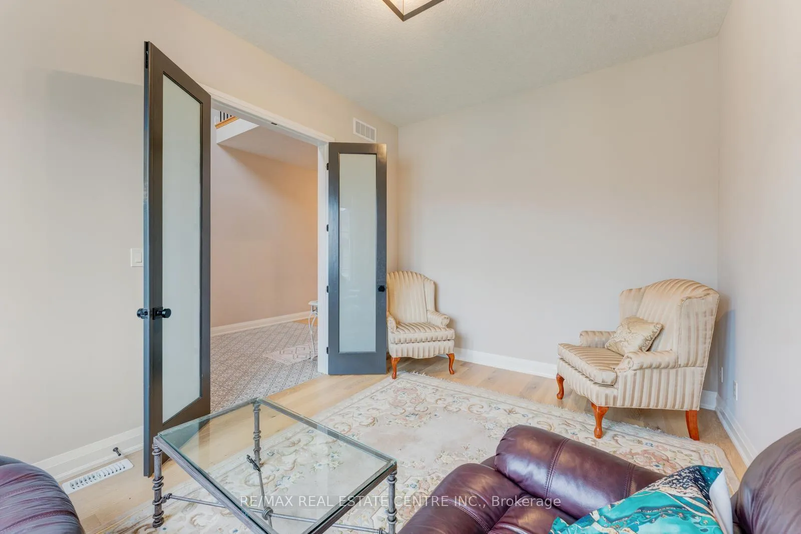 Photo 12 of 94 Pondcliffe Drive, Kitchener, Doon South — HOMEH
