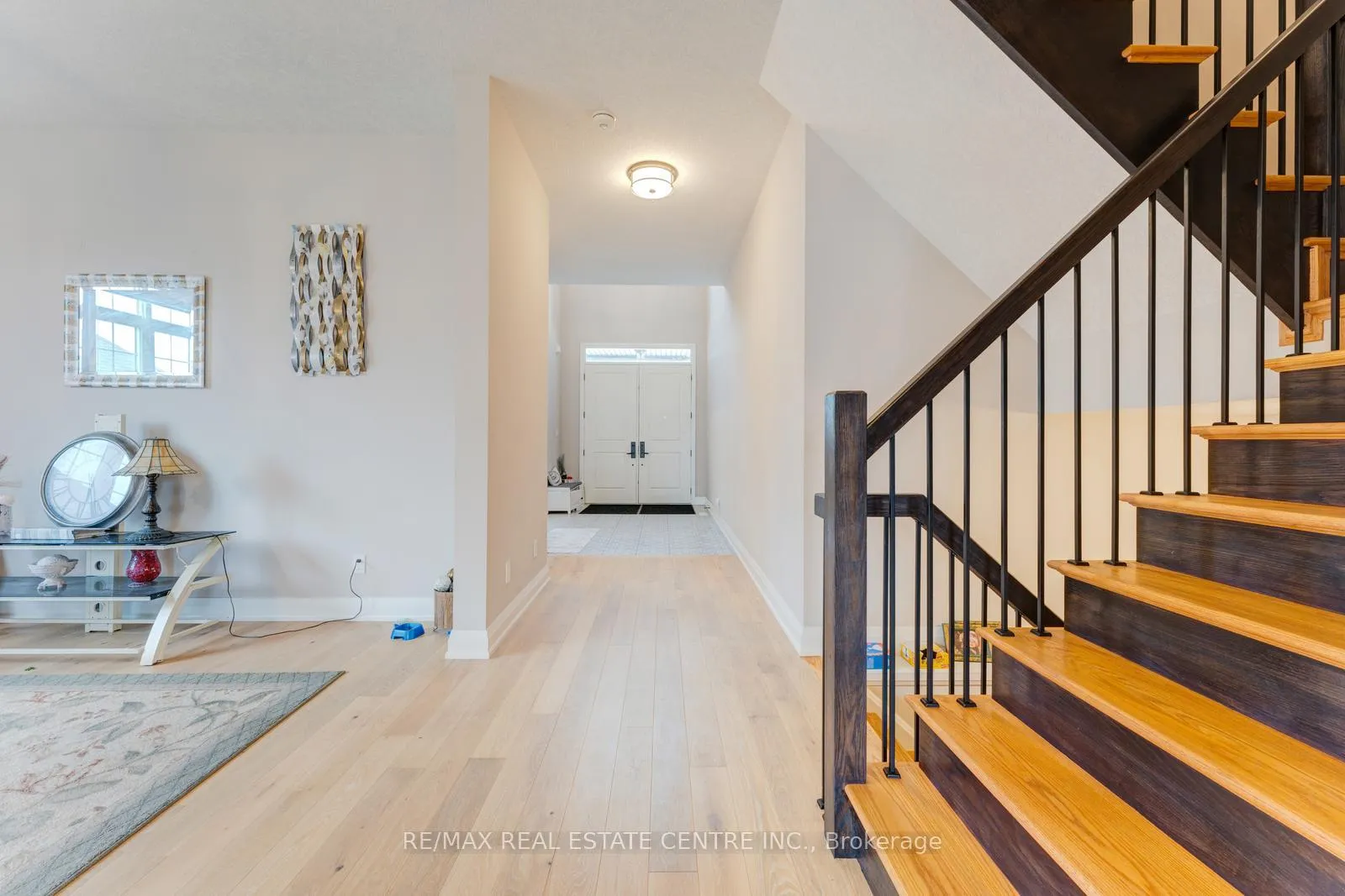 Photo 13 of 94 Pondcliffe Drive, Kitchener, Doon South — HOMEH