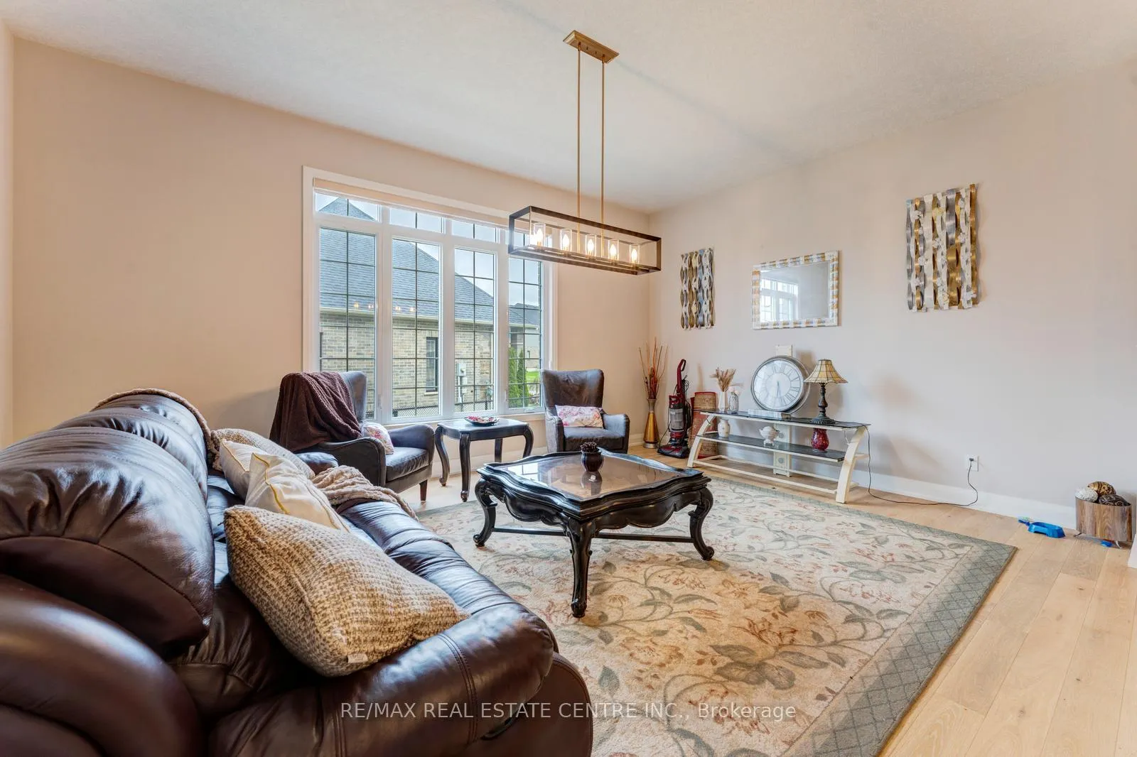 Photo 15 of 94 Pondcliffe Drive, Kitchener, Doon South — HOMEH