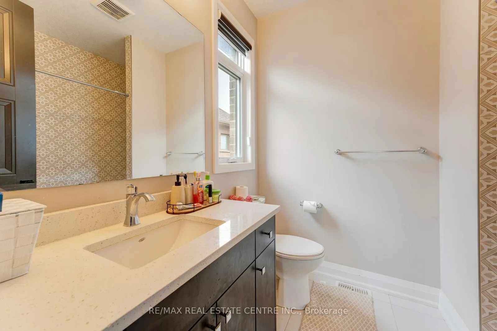 Photo 32 of 94 Pondcliffe Drive, Kitchener, Doon South — HOMEH