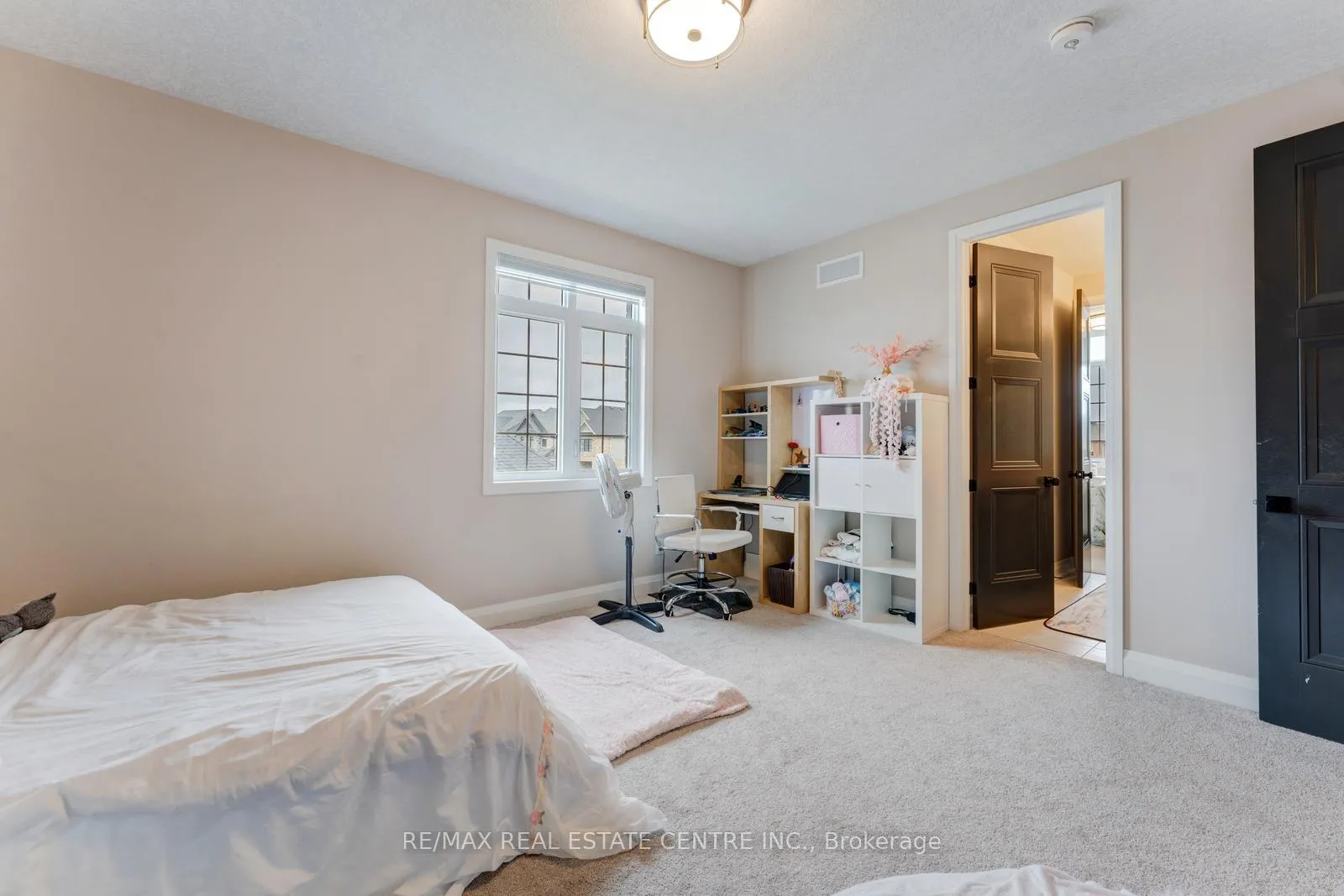 Photo 36 of 94 Pondcliffe Drive, Kitchener, Doon South — HOMEH