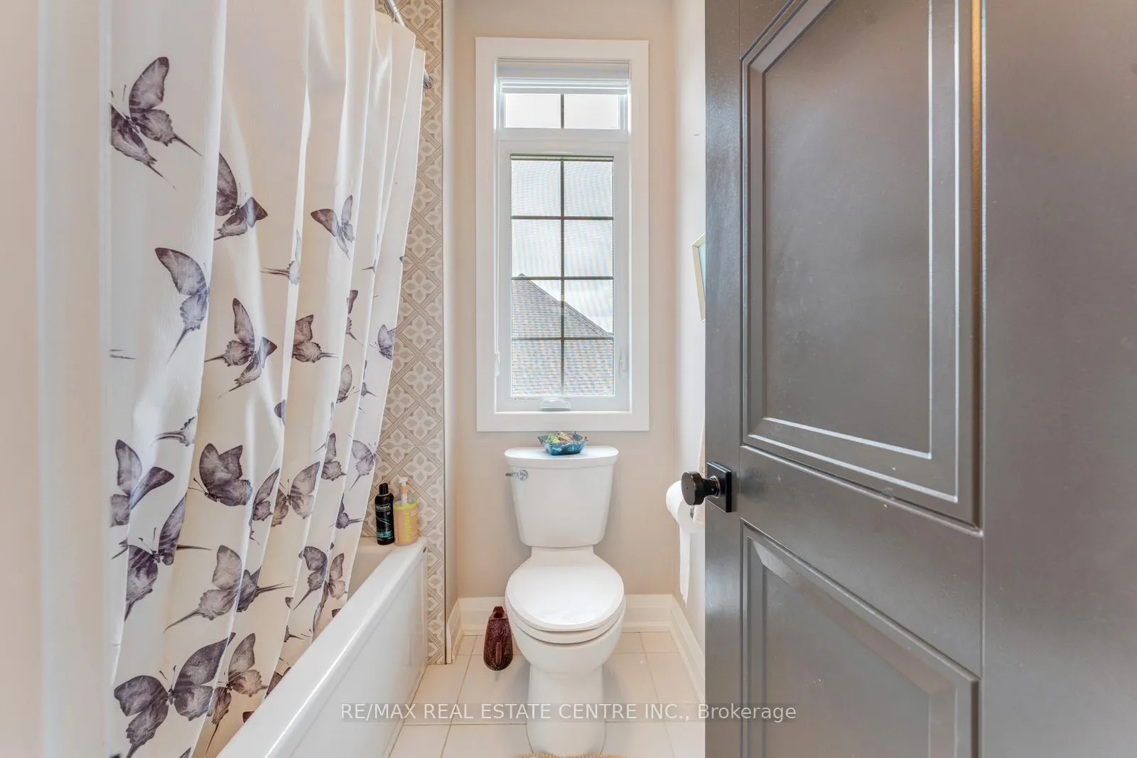 Photo 38 of 94 Pondcliffe Drive, Kitchener, Doon South — HOMEH