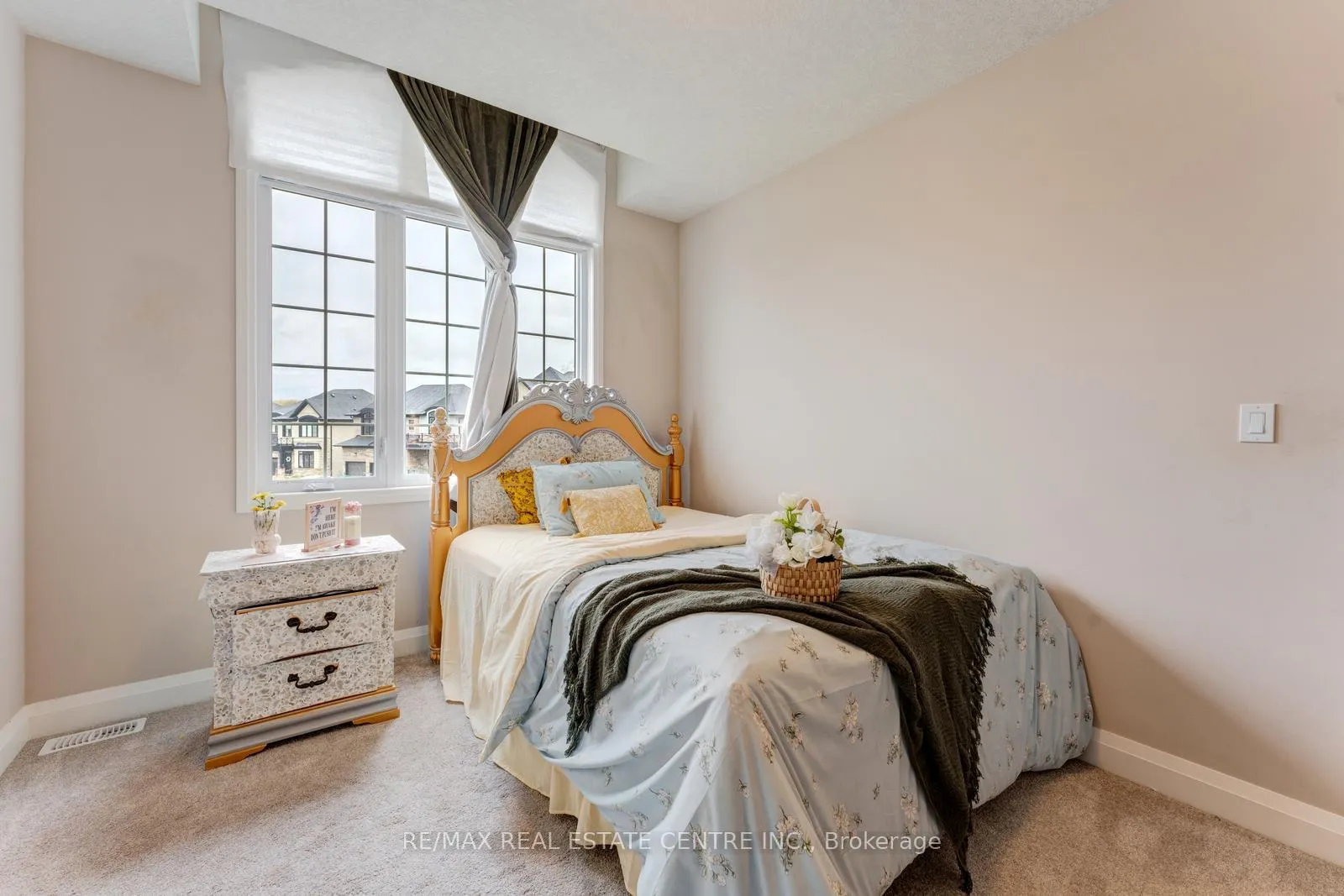 Photo 40 of 94 Pondcliffe Drive, Kitchener, Doon South — HOMEH