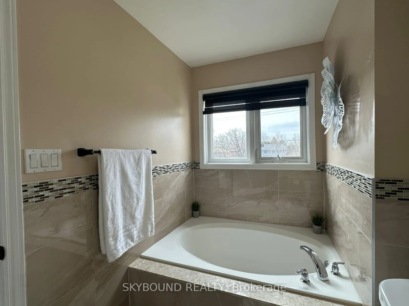 Photo 22 of 328 Andrews Trail E, Milton, Clarke — HOMEH