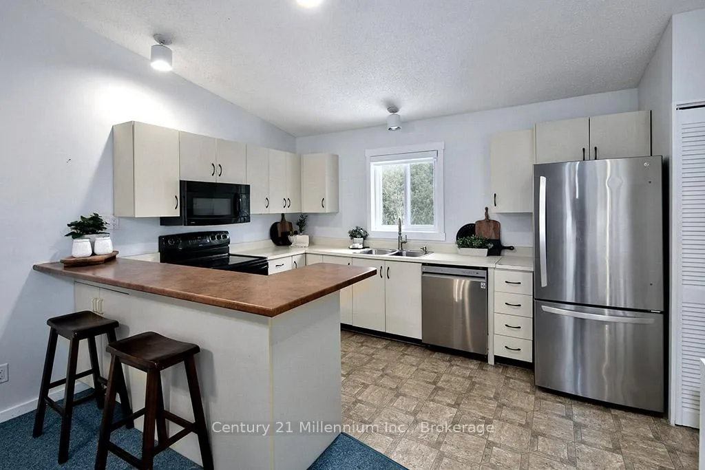 Photo 13 of 479 Oxbow Crescent, Collingwood — HOMEH