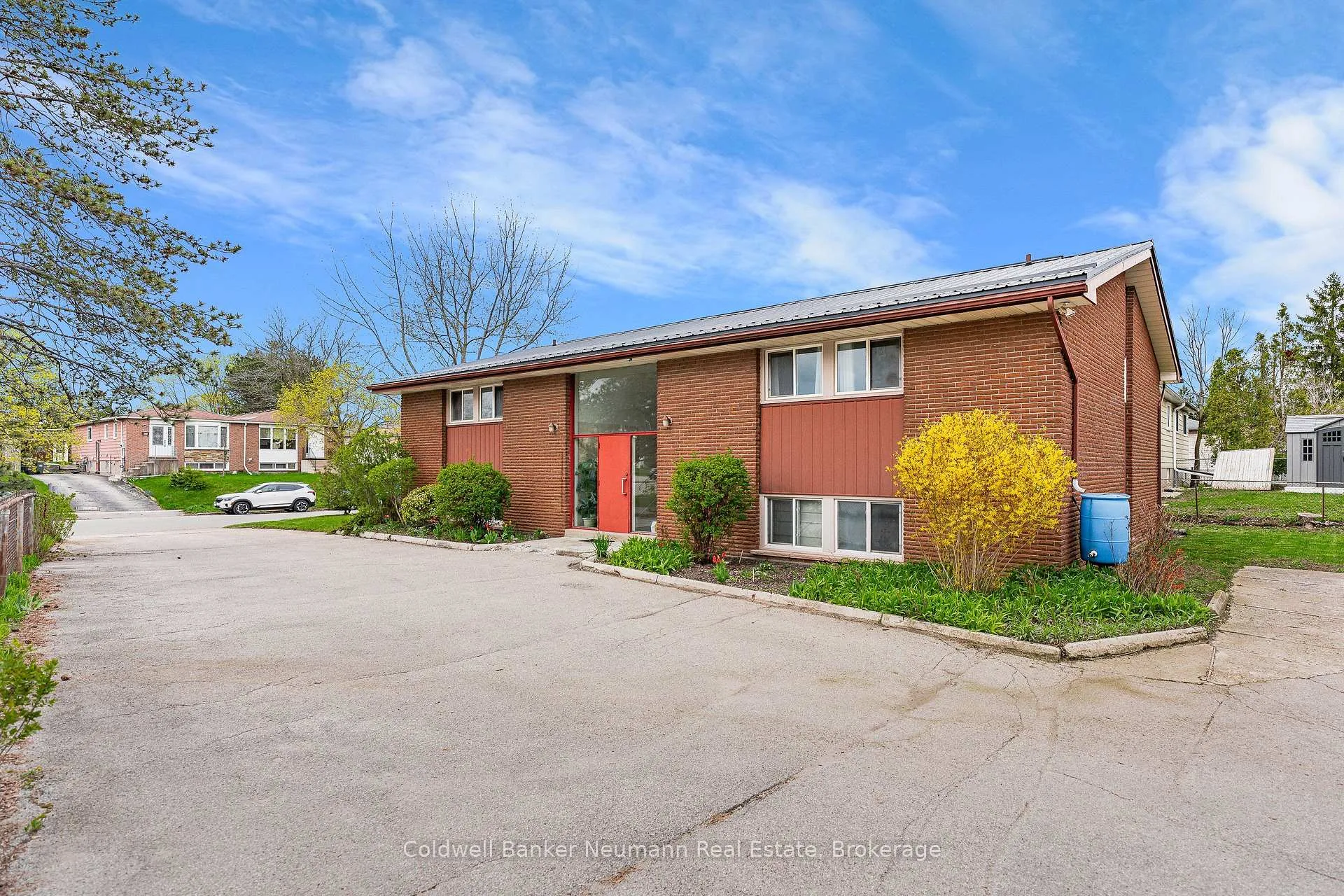 Photo 1 of 111 Conroy Crescent, Guelph, Dovercliffe Park/Old University — HOMEH
