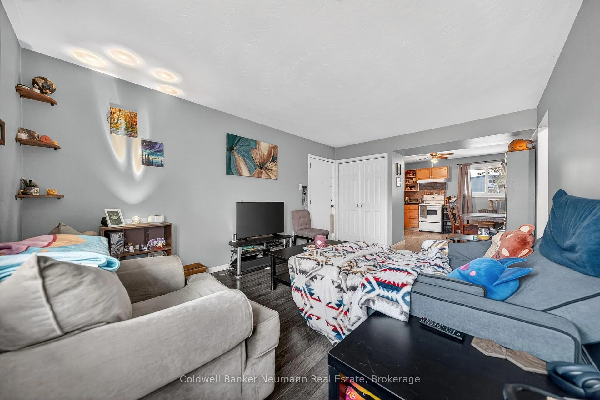 Photo 4 of 111 Conroy Crescent, Guelph, Dovercliffe Park/Old University — HOMEH