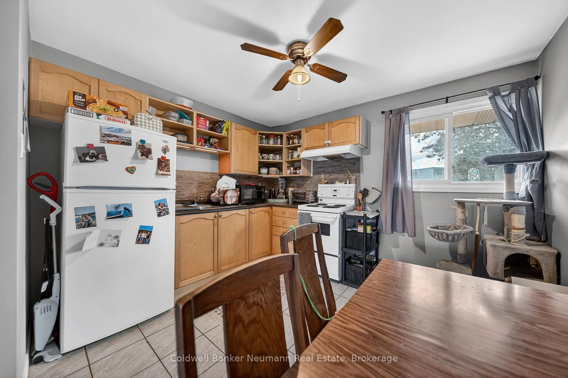 Photo 6 of 111 Conroy Crescent, Guelph, Dovercliffe Park/Old University — HOMEH