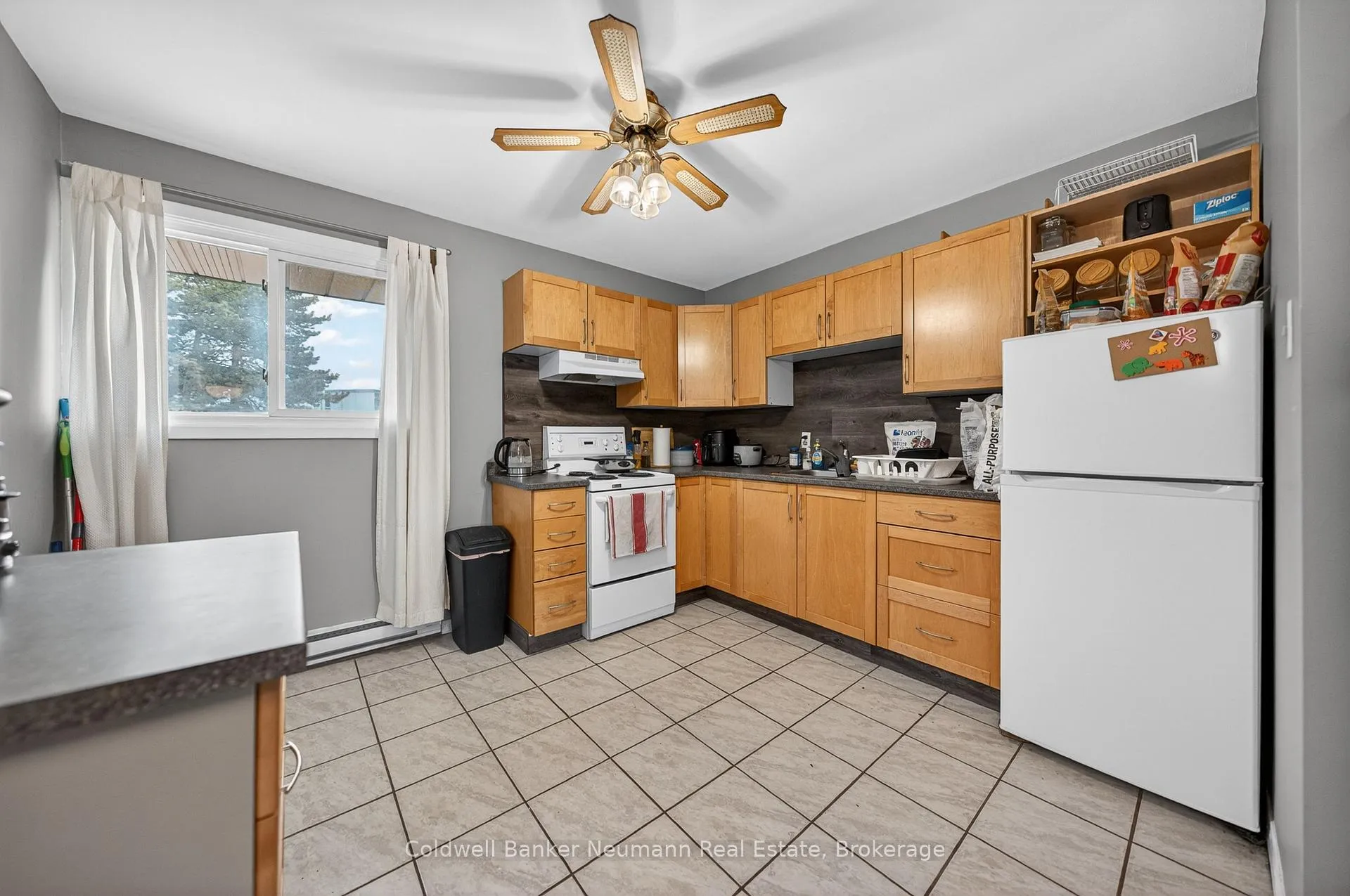 Photo 10 of 111 Conroy Crescent, Guelph, Dovercliffe Park/Old University — HOMEH