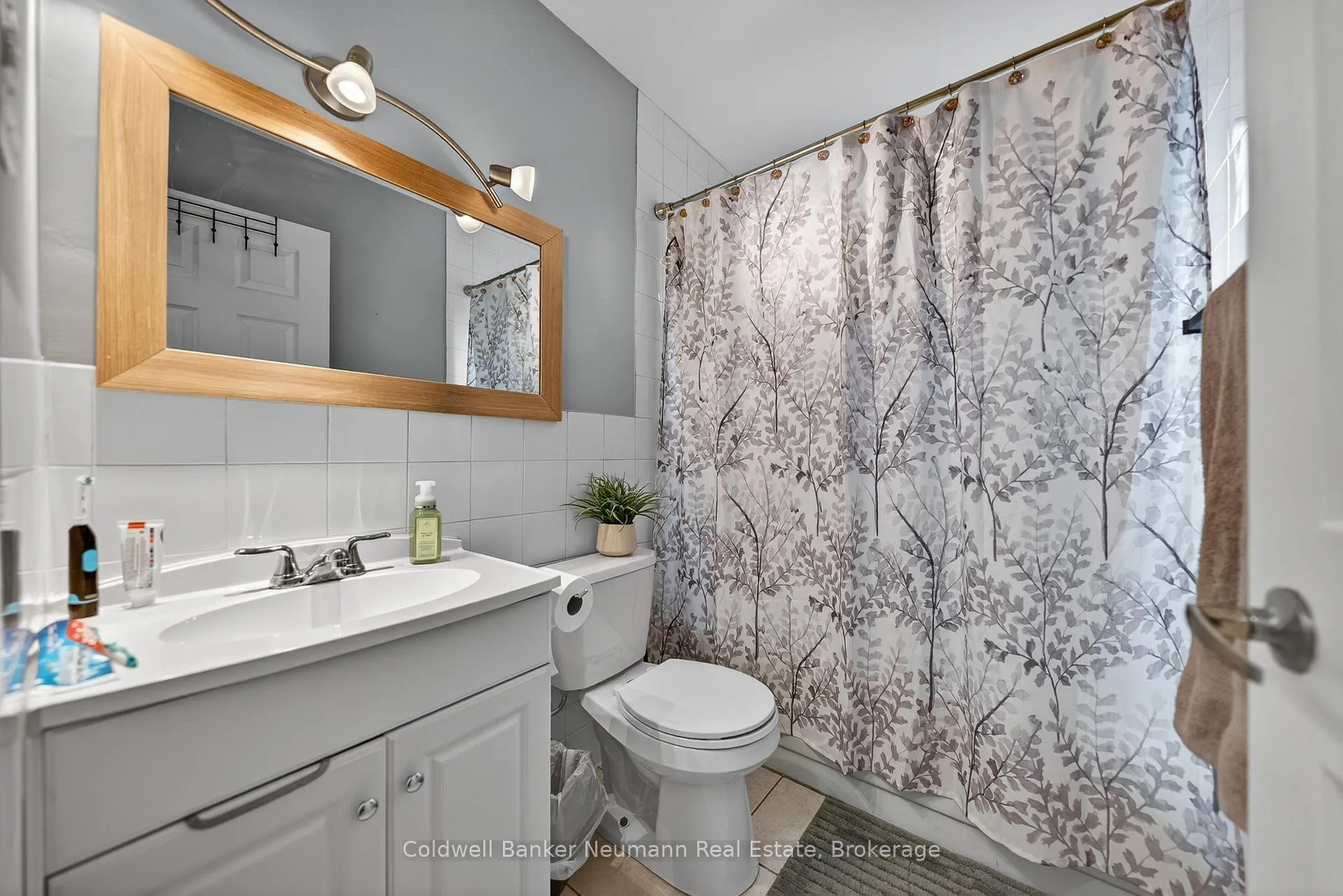 Photo 19 of 111 Conroy Crescent, Guelph, Dovercliffe Park/Old University — HOMEH