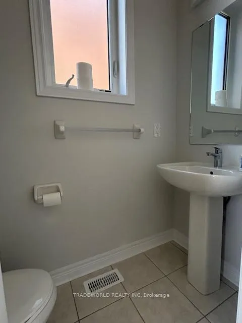 Photo 3 of 134 Mumbai Drive, Markham, Middlefield — HOMEH