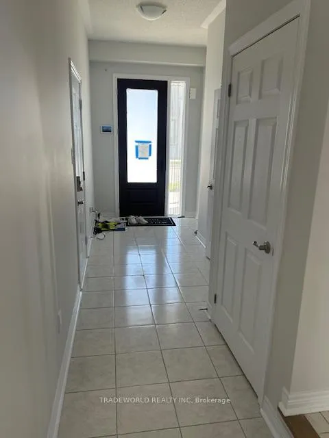 Photo 4 of 134 Mumbai Drive, Markham, Middlefield — HOMEH