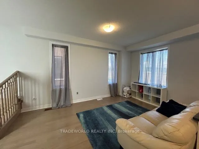 Photo 6 of 134 Mumbai Drive, Markham, Middlefield — HOMEH