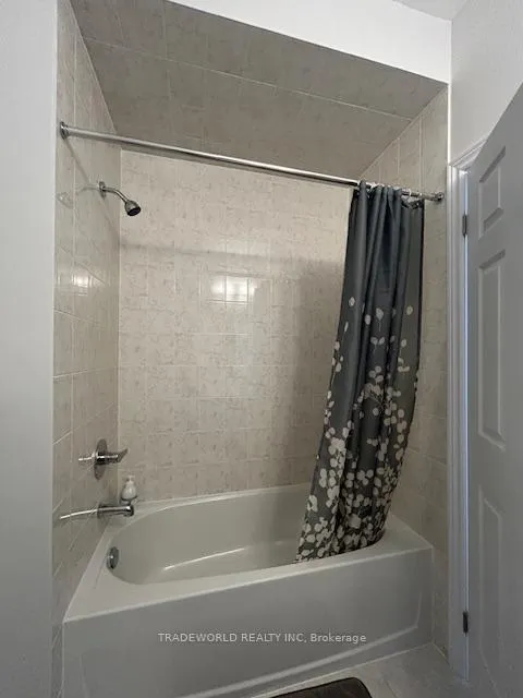 Photo 16 of 134 Mumbai Drive, Markham, Middlefield — HOMEH