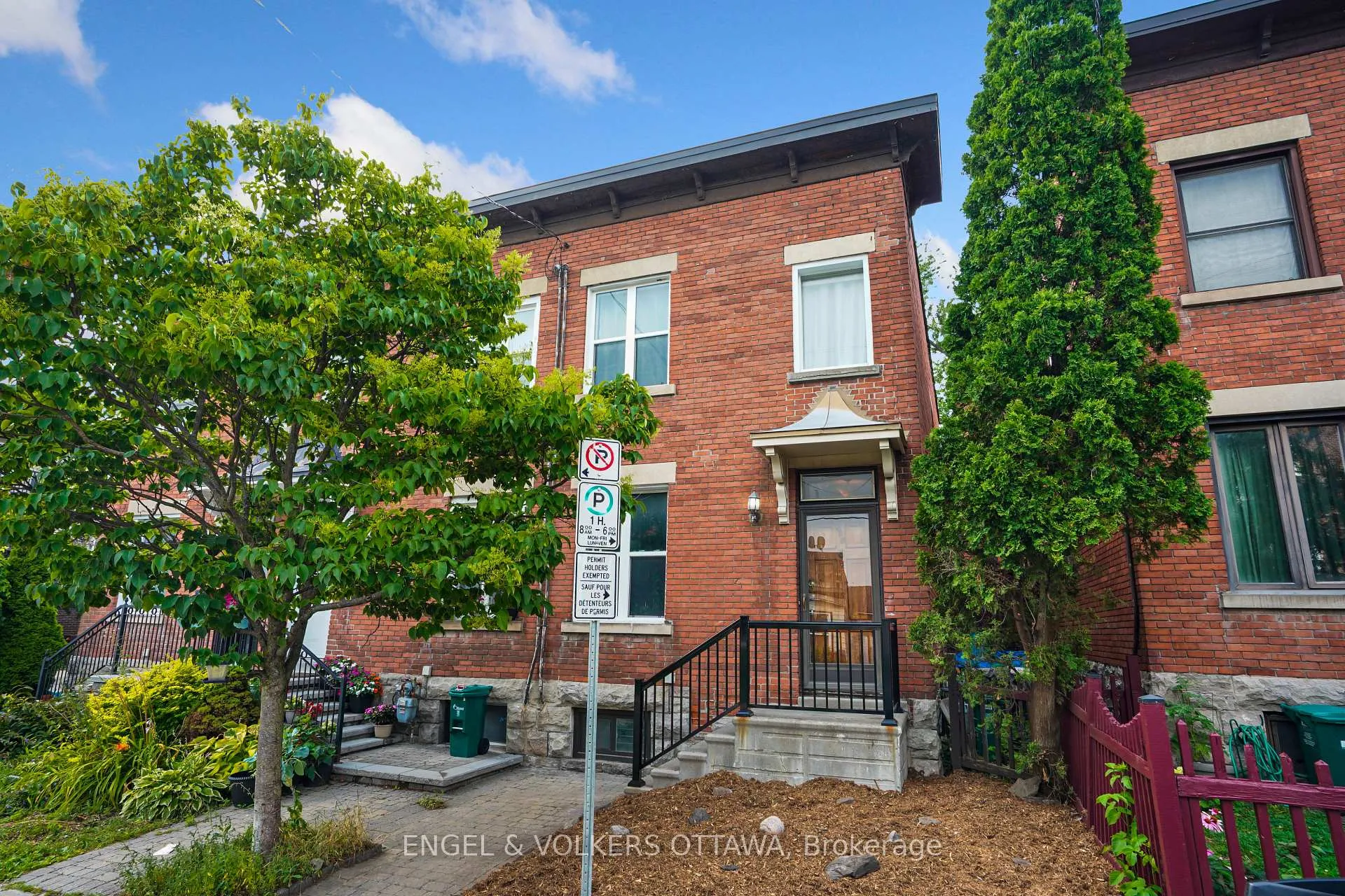 Front of 293 Somerset Street E