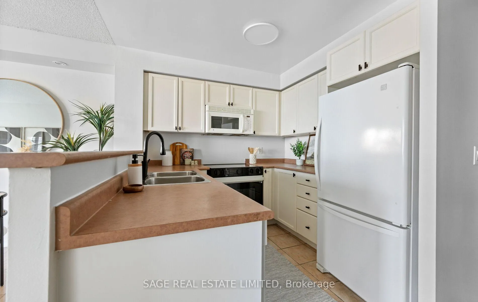 Photo 10 of Unit 1008, 15 Michael Power Place, Etobicoke, Islington-City Centre West — HOMEH