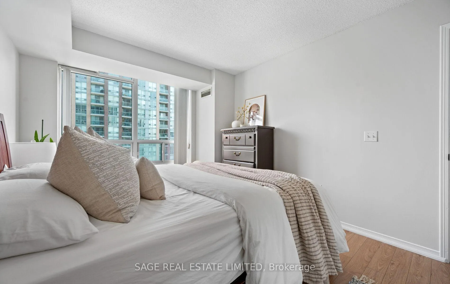Photo 13 of Unit 1008, 15 Michael Power Place, Etobicoke, Islington-City Centre West — HOMEH