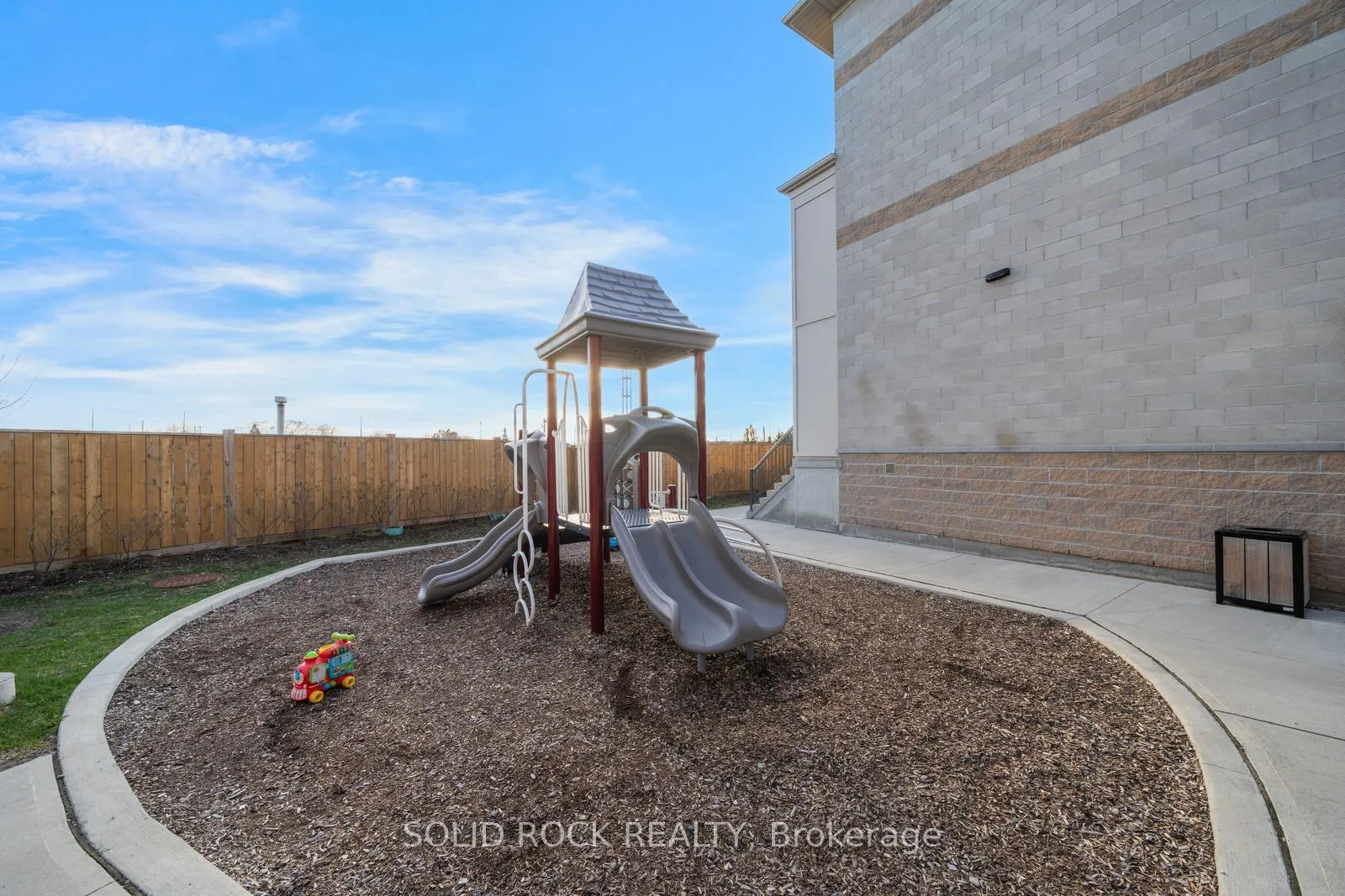 Photo 37 of Unit 17, 480 Beresford Path, Oshawa, Central — HOMEH