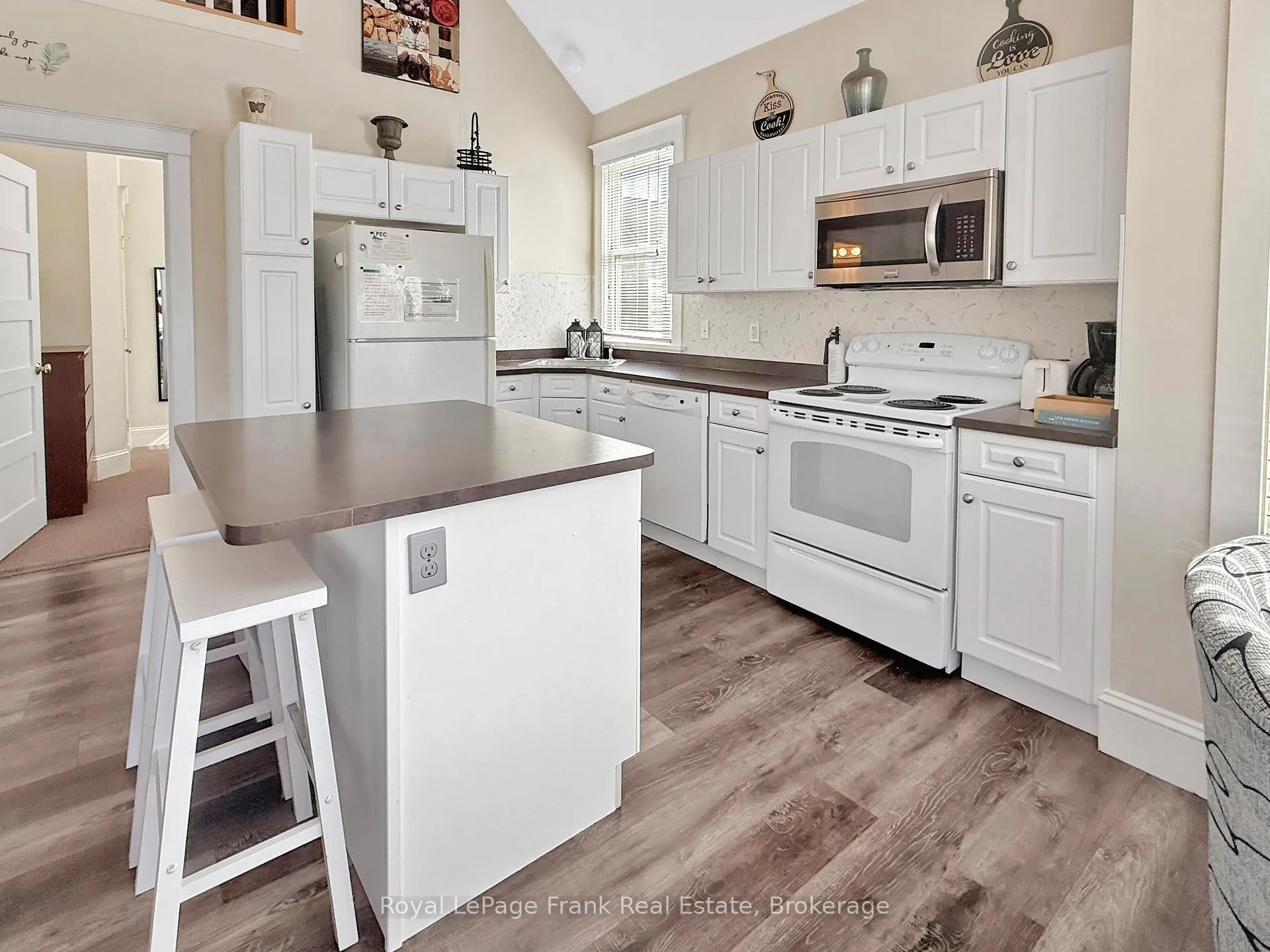 Photo 6 of 34 Meadow View Lane, Prince Edward County, Athol Ward — HOMEH