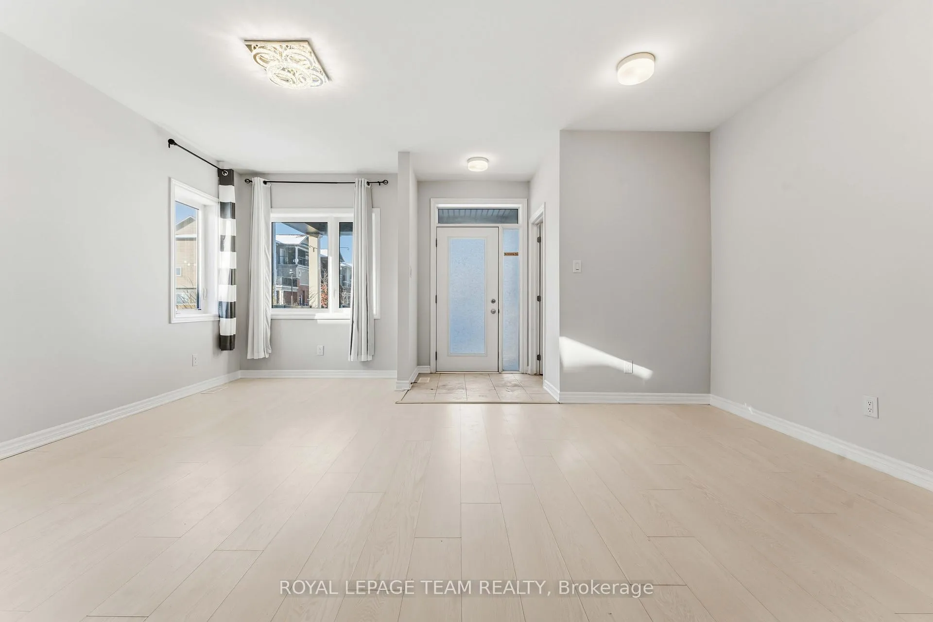 Photo 3 of 109 Pilot Private, Ottawa, Kanata - Emerald Meadows/Trailwest — HOMEH