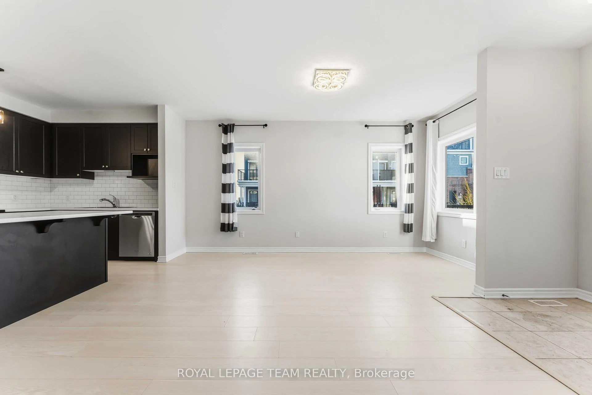 Photo 5 of 109 Pilot Private, Ottawa, Kanata - Emerald Meadows/Trailwest — HOMEH