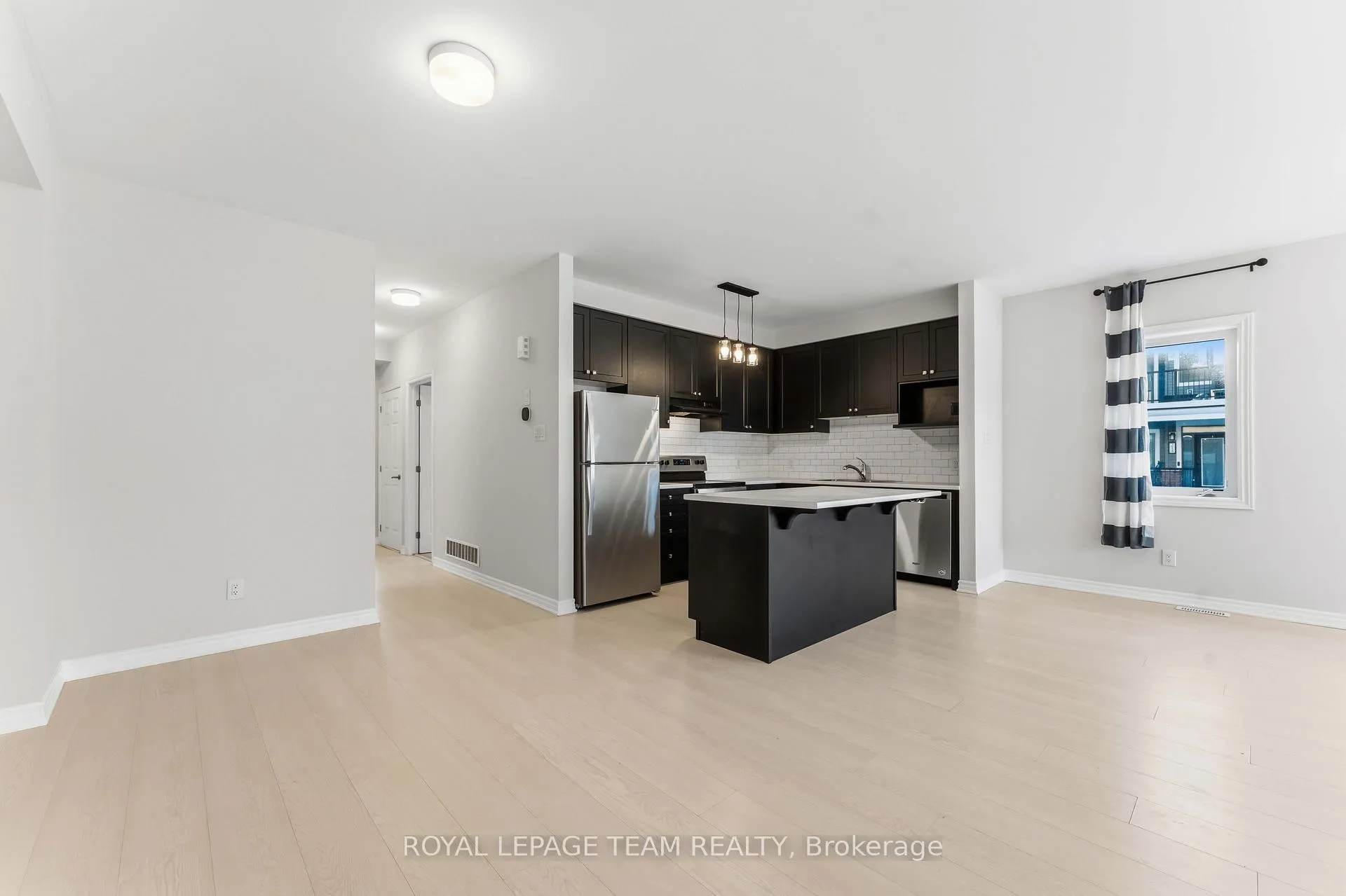 Photo 6 of 109 Pilot Private, Ottawa, Kanata - Emerald Meadows/Trailwest — HOMEH