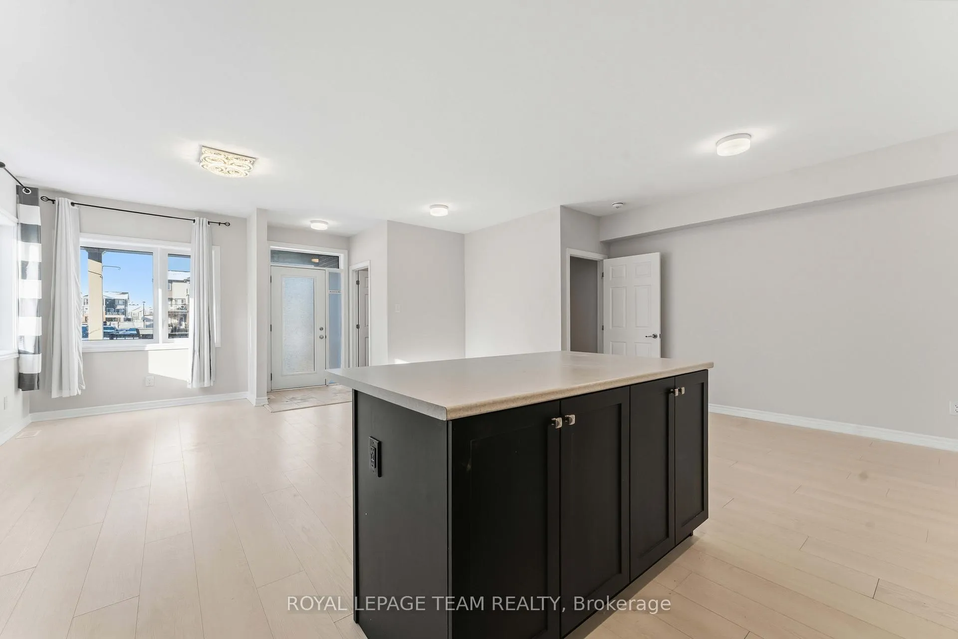 Photo 17 of 109 Pilot Private, Ottawa, Kanata - Emerald Meadows/Trailwest — HOMEH