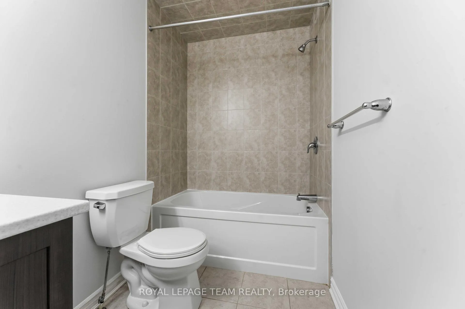 Photo 32 of 109 Pilot Private, Ottawa, Kanata - Emerald Meadows/Trailwest — HOMEH