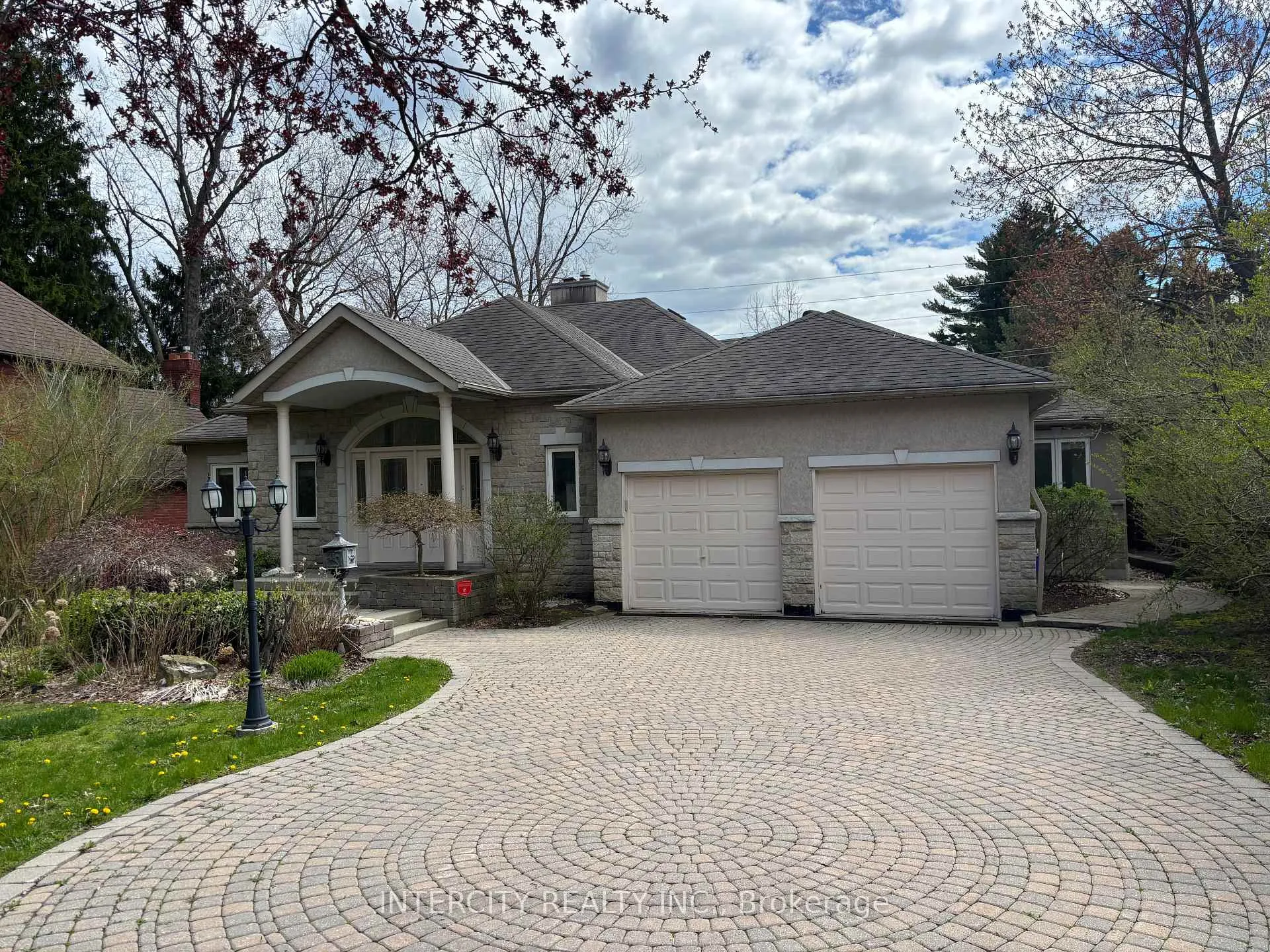 Front of 1262 Mississauga Road