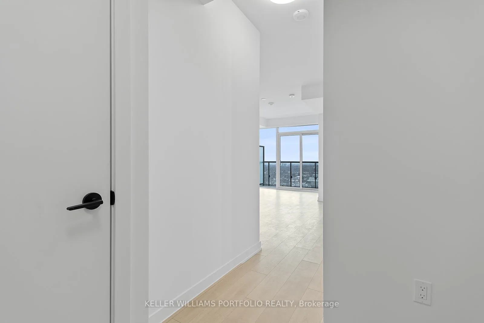 Photo 2 of Unit 2201, 127 Broadway Avenue, Toronto, Mount Pleasant West — HOMEH