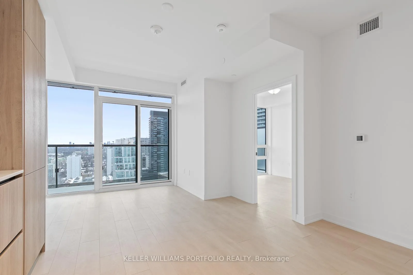 Photo 7 of Unit 2201, 127 Broadway Avenue, Toronto, Mount Pleasant West — HOMEH
