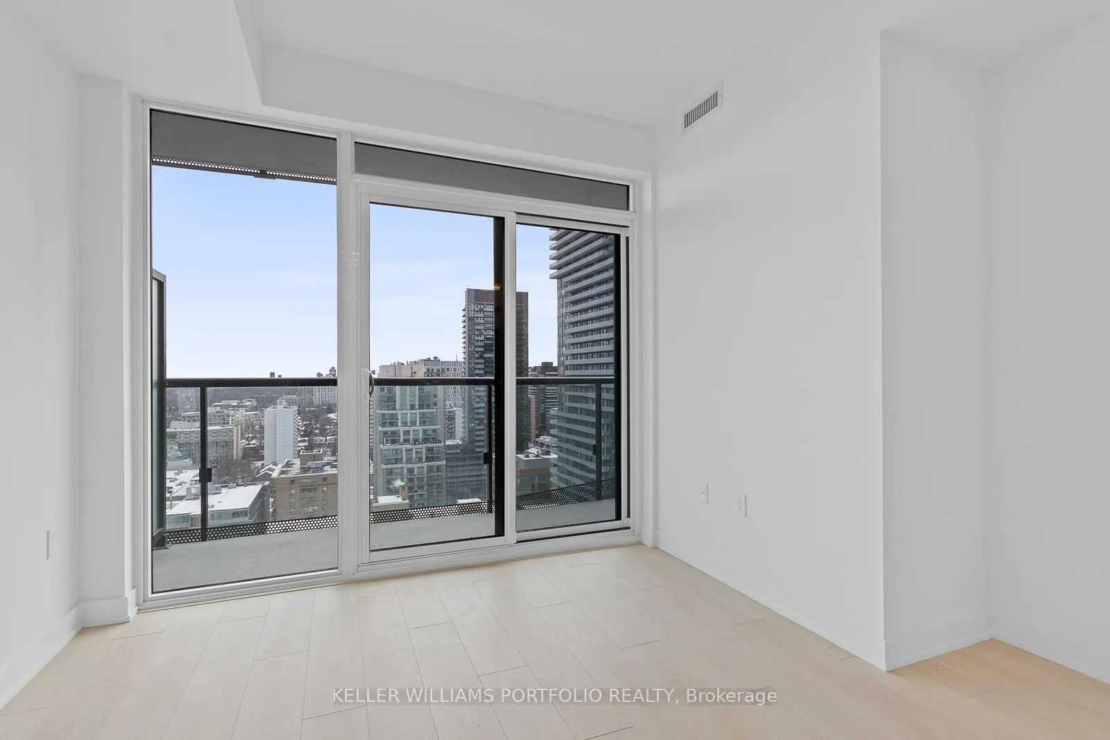 Photo 13 of Unit 2201, 127 Broadway Avenue, Toronto, Mount Pleasant West — HOMEH