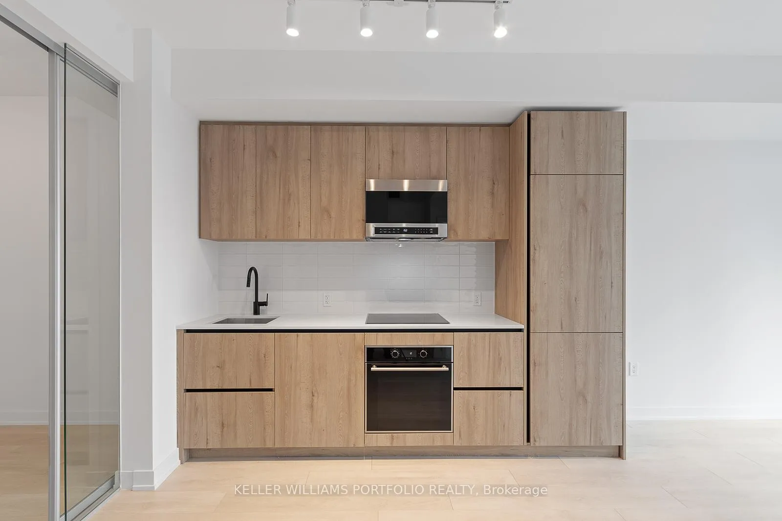 Photo 14 of Unit 2201, 127 Broadway Avenue, Toronto, Mount Pleasant West — HOMEH