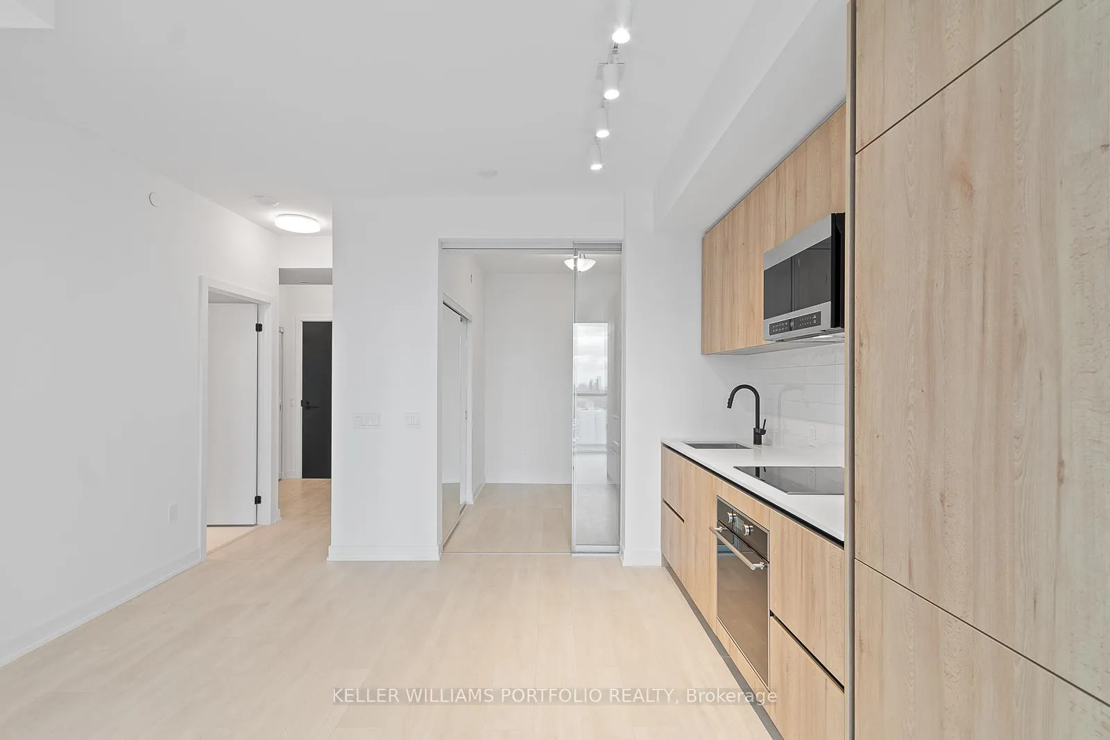 Photo 16 of Unit 2201, 127 Broadway Avenue, Toronto, Mount Pleasant West — HOMEH