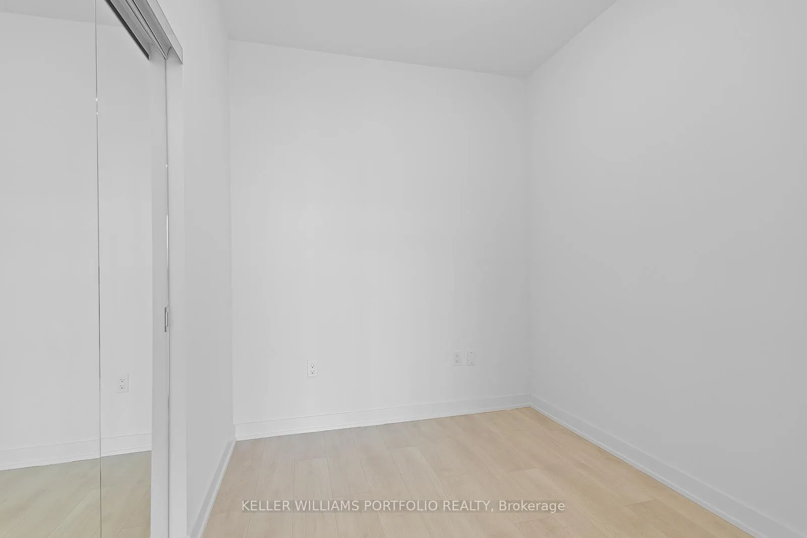 Photo 17 of Unit 2201, 127 Broadway Avenue, Toronto, Mount Pleasant West — HOMEH