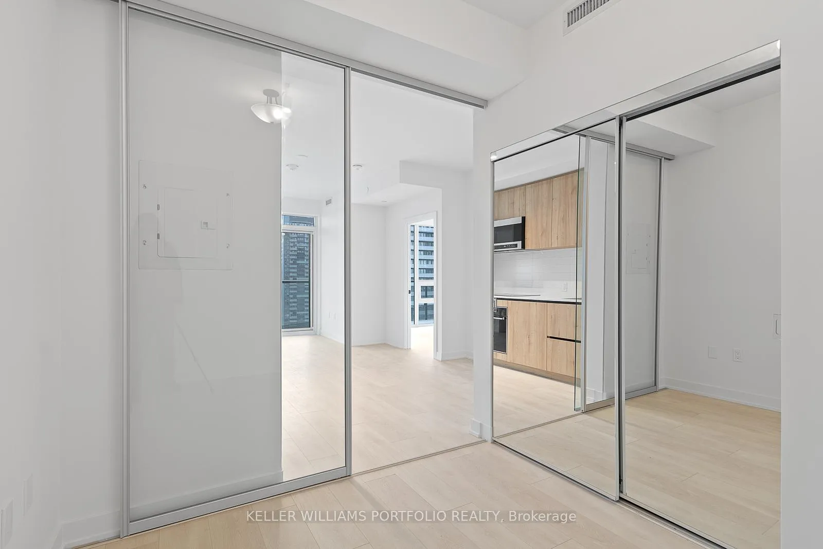 Photo 18 of Unit 2201, 127 Broadway Avenue, Toronto, Mount Pleasant West — HOMEH