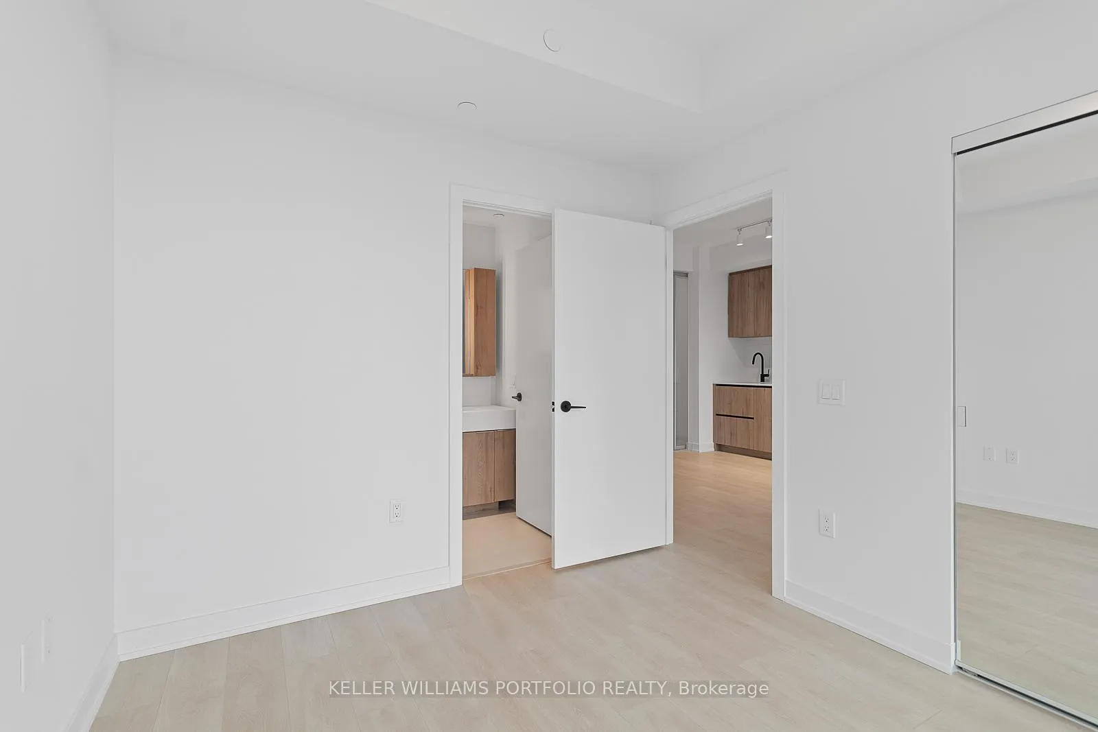 Photo 22 of Unit 2201, 127 Broadway Avenue, Toronto, Mount Pleasant West — HOMEH