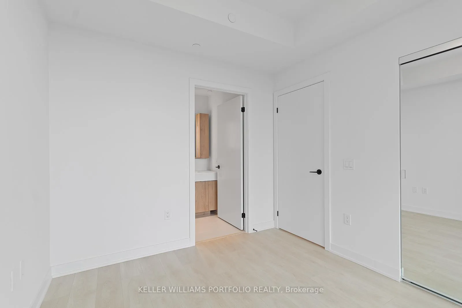 Photo 23 of Unit 2201, 127 Broadway Avenue, Toronto, Mount Pleasant West — HOMEH