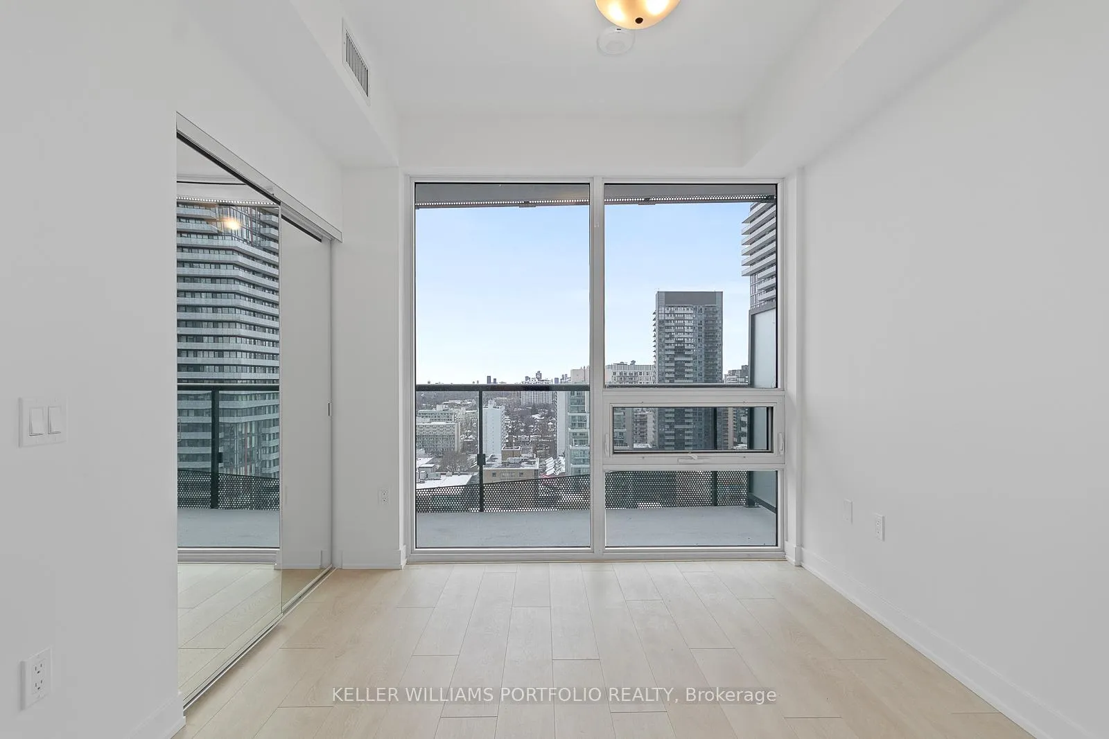 Photo 24 of Unit 2201, 127 Broadway Avenue, Toronto, Mount Pleasant West — HOMEH