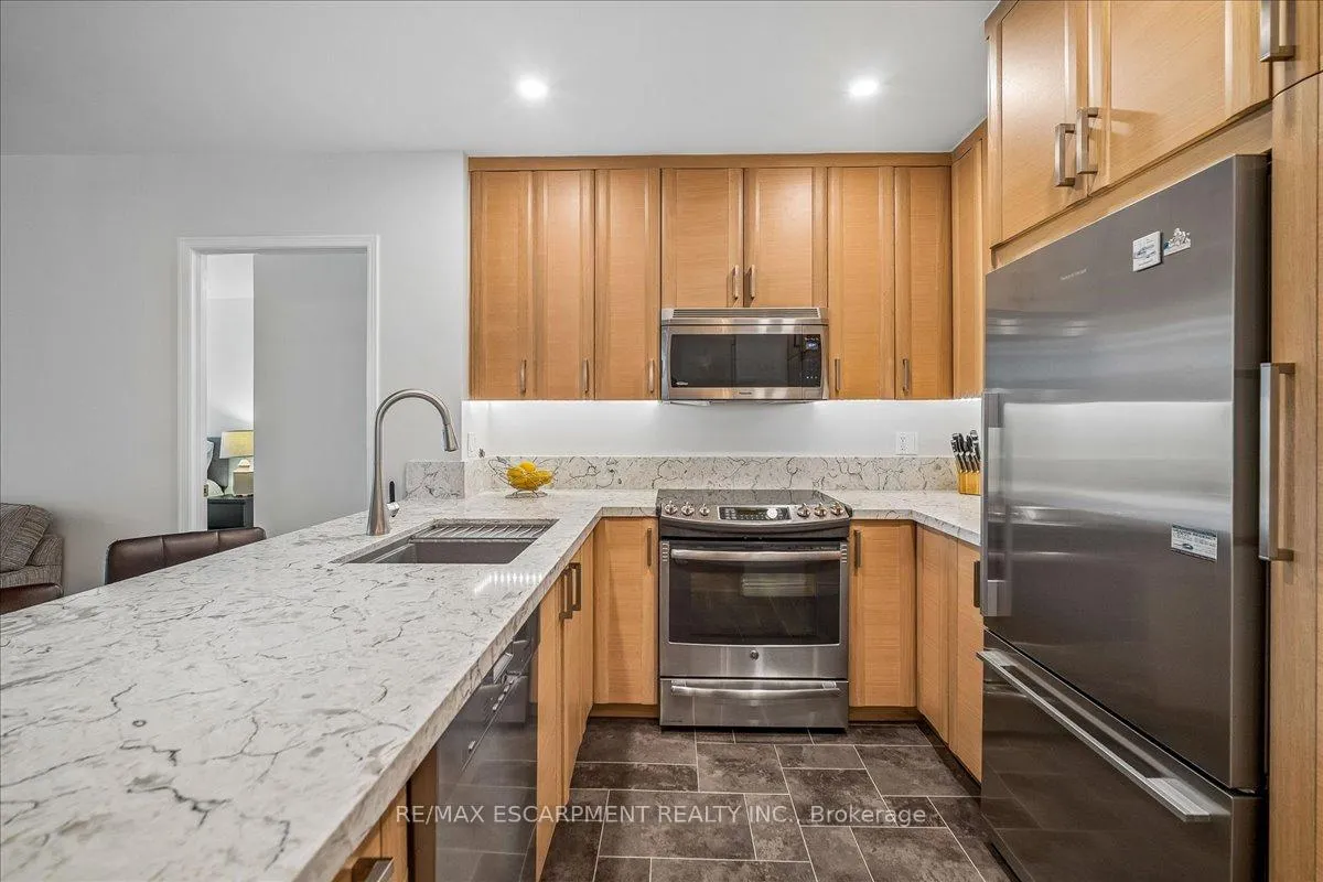 Photo 5 of Unit 106, 1276 Maple Crossing Boulevard, Burlington, Brant — HOMEH