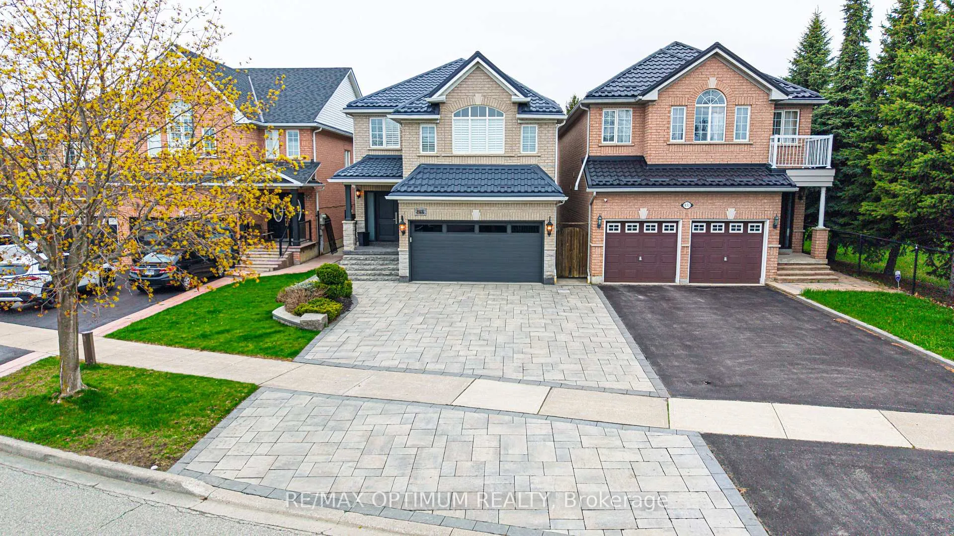 Photo 2 of 855 Knotty Pine Grove, Mississauga, Meadowvale Village — HOMEH