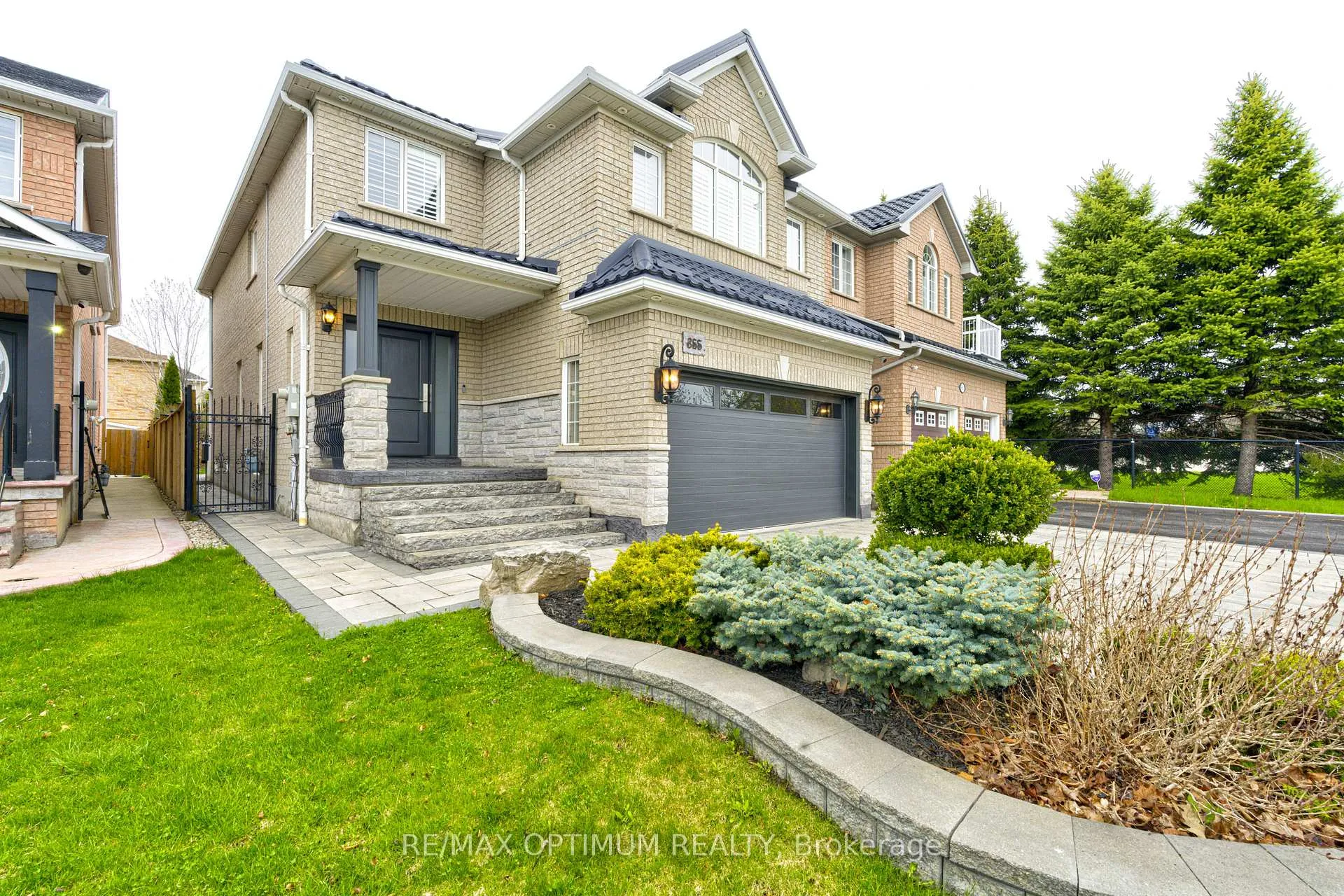 Photo 3 of 855 Knotty Pine Grove, Mississauga, Meadowvale Village — HOMEH