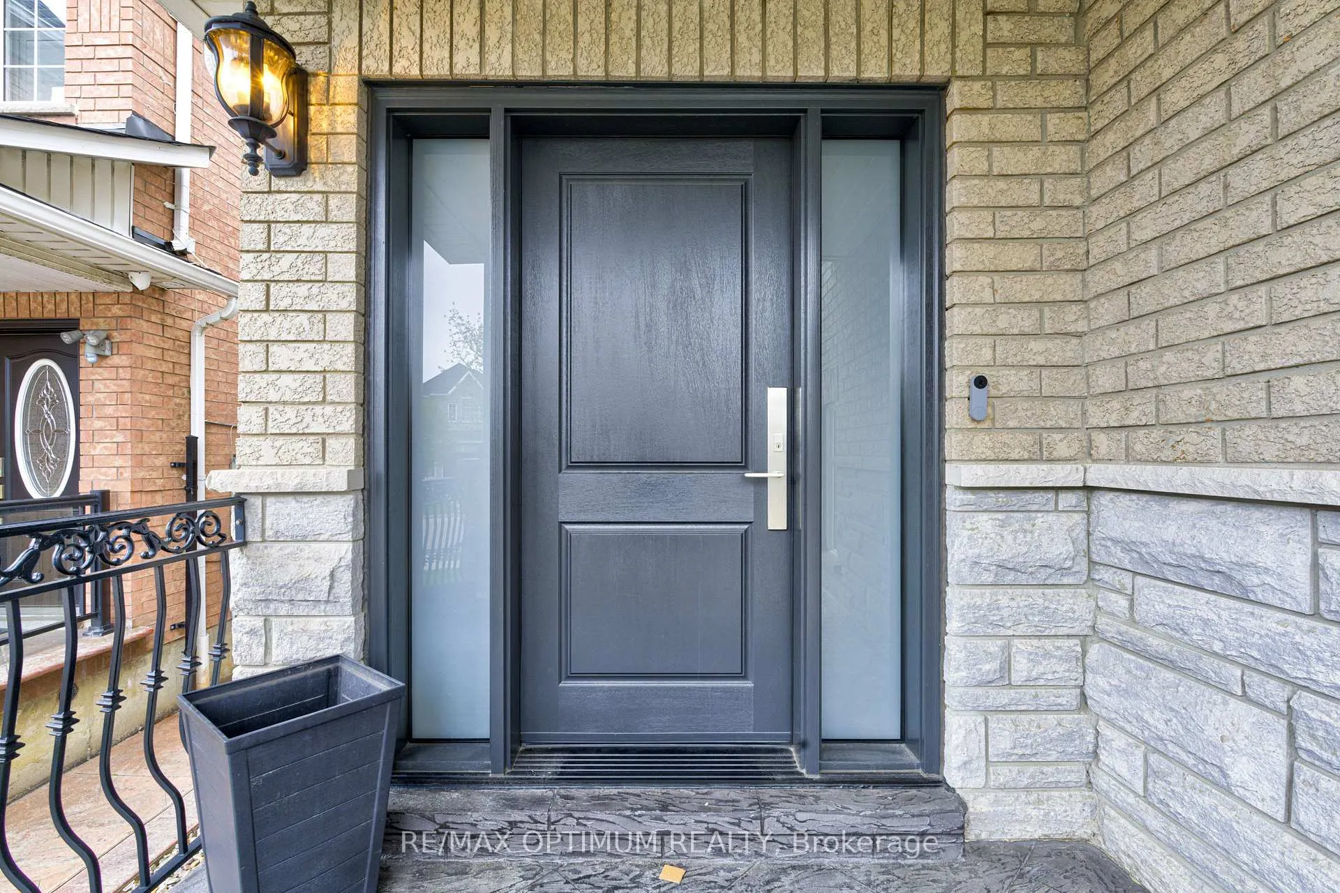 Photo 4 of 855 Knotty Pine Grove, Mississauga, Meadowvale Village — HOMEH