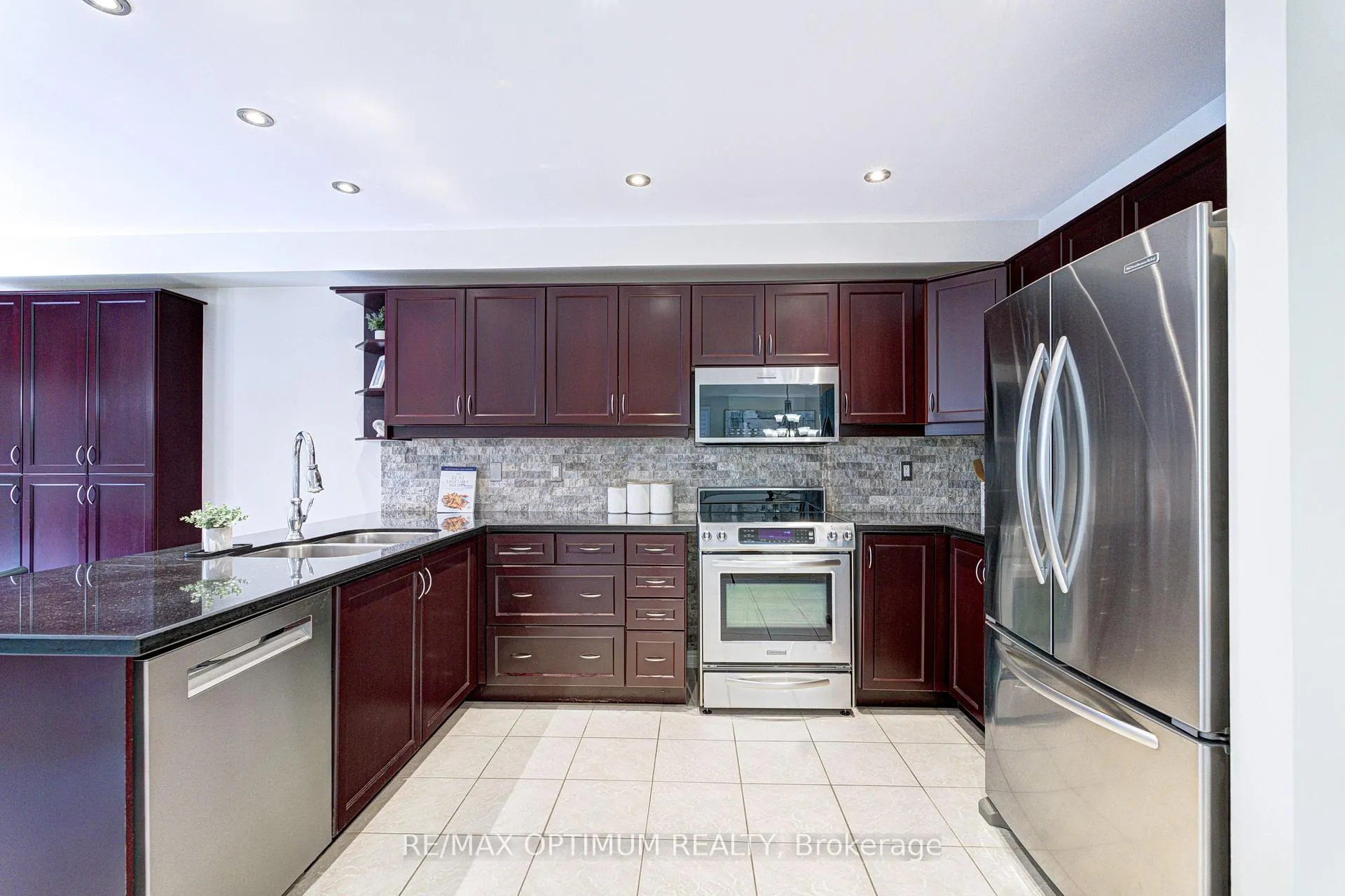 Photo 13 of 855 Knotty Pine Grove, Mississauga, Meadowvale Village — HOMEH