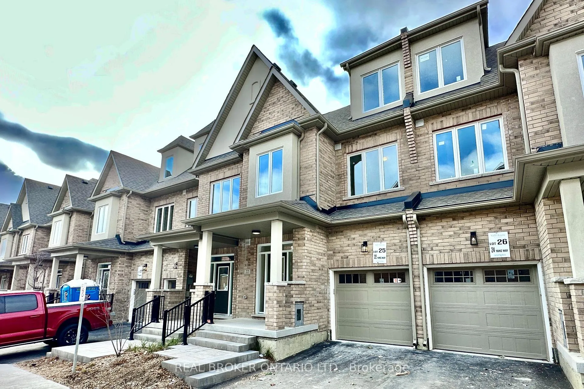 Photo 2 of 22 Yans Way, Markham, Buttonville — HOMEH
