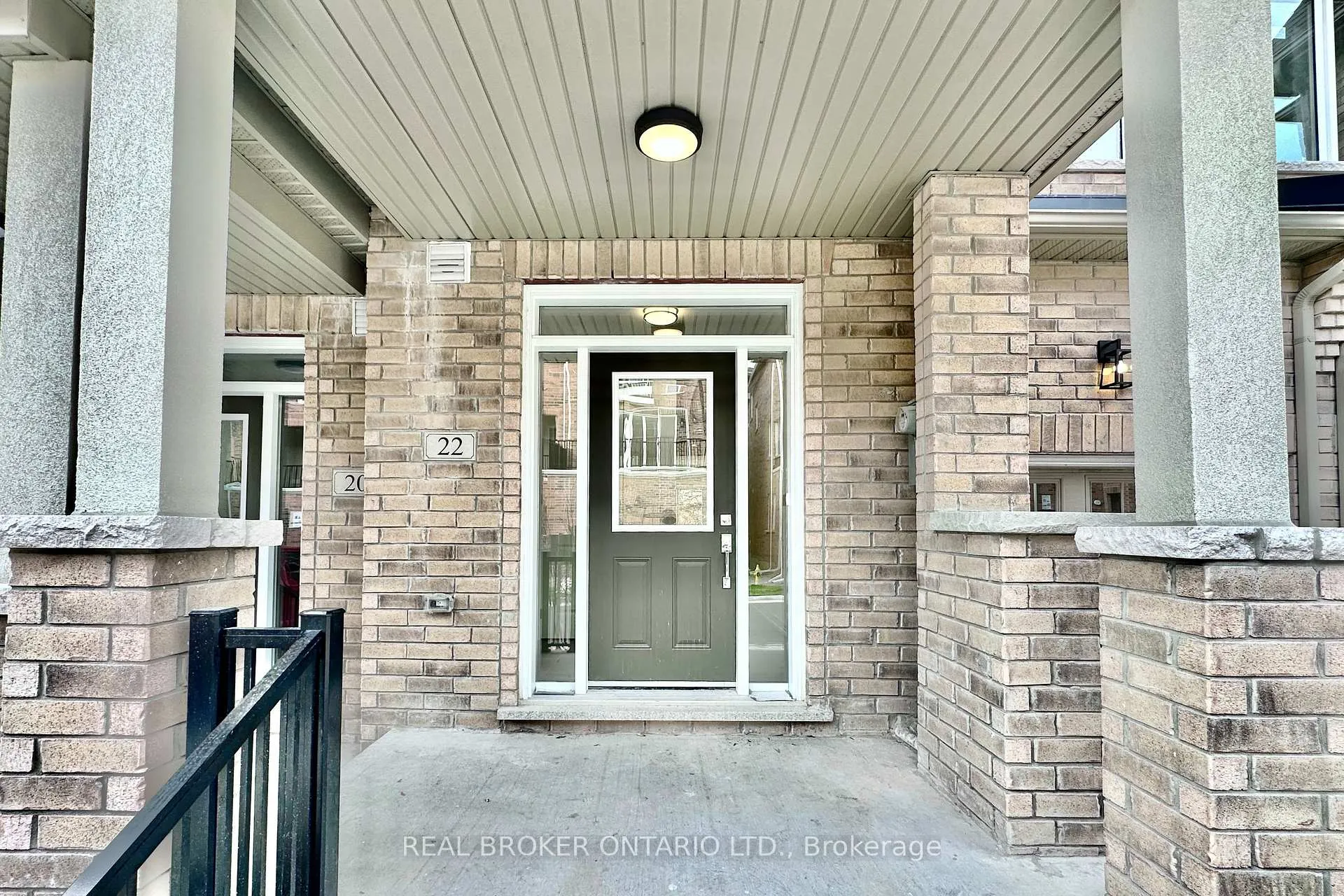 Photo 3 of 22 Yans Way, Markham, Buttonville — HOMEH